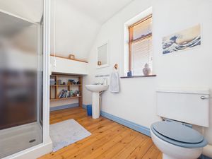 Ensuite- click for photo gallery